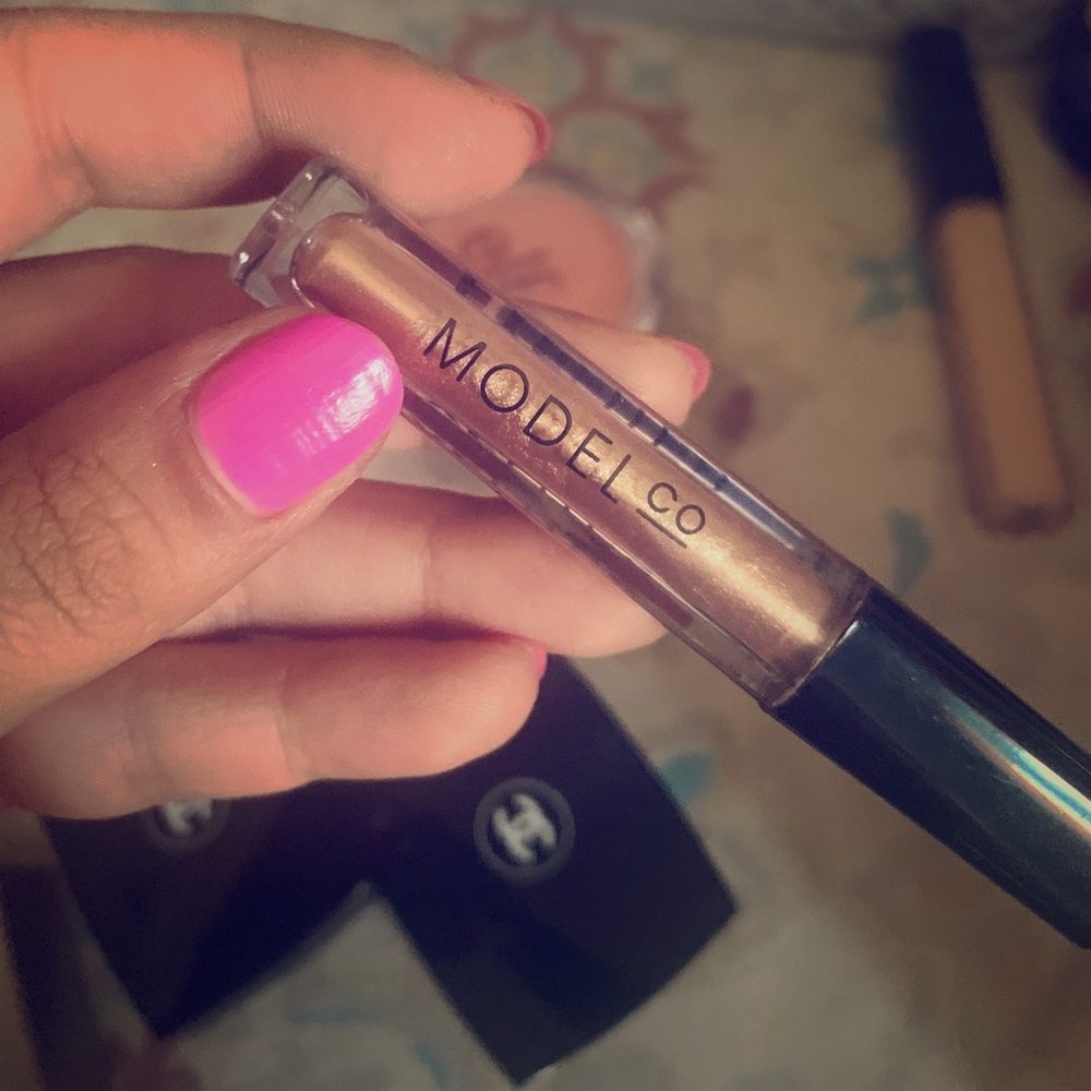 Model Co Eyelites